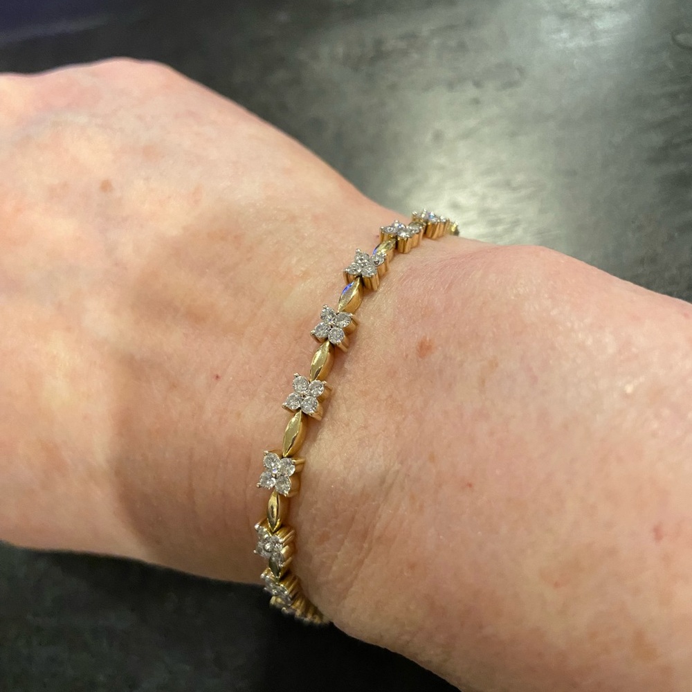 Price drop!!! Lovely 14K and diamond bracelet